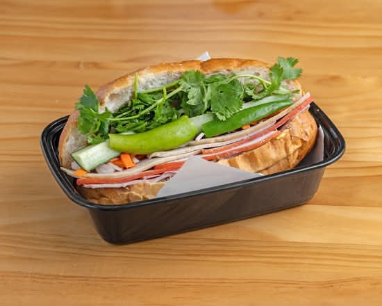 Ham and eggs bánh mì